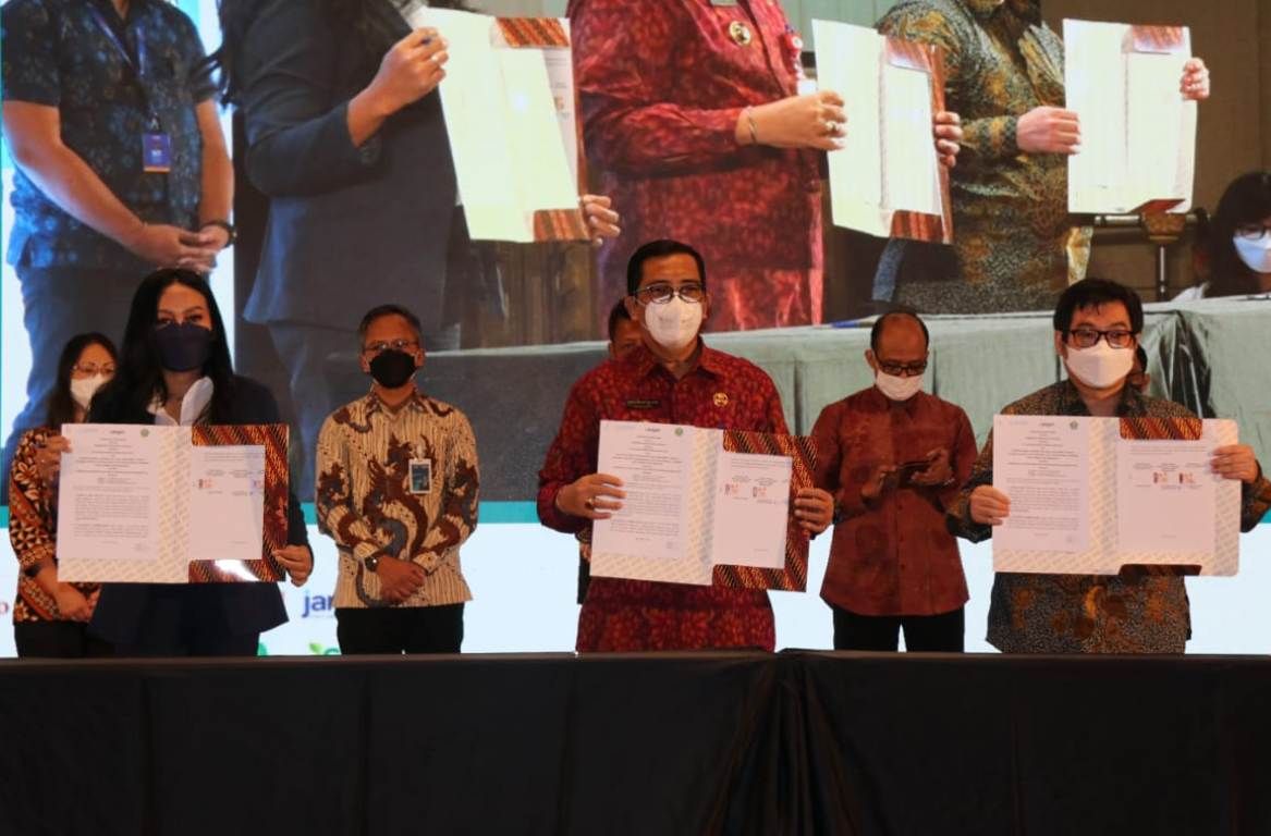 podiumnews.com-Bupati Sanjaya Teken MoU dengan Investor Pengembangan UKM di Tabanan